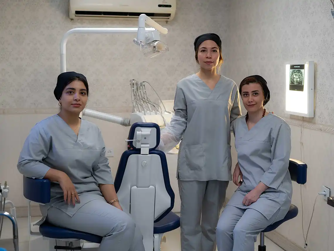 تیم دستیار پزشک جراح در کلینیک رسای کرج